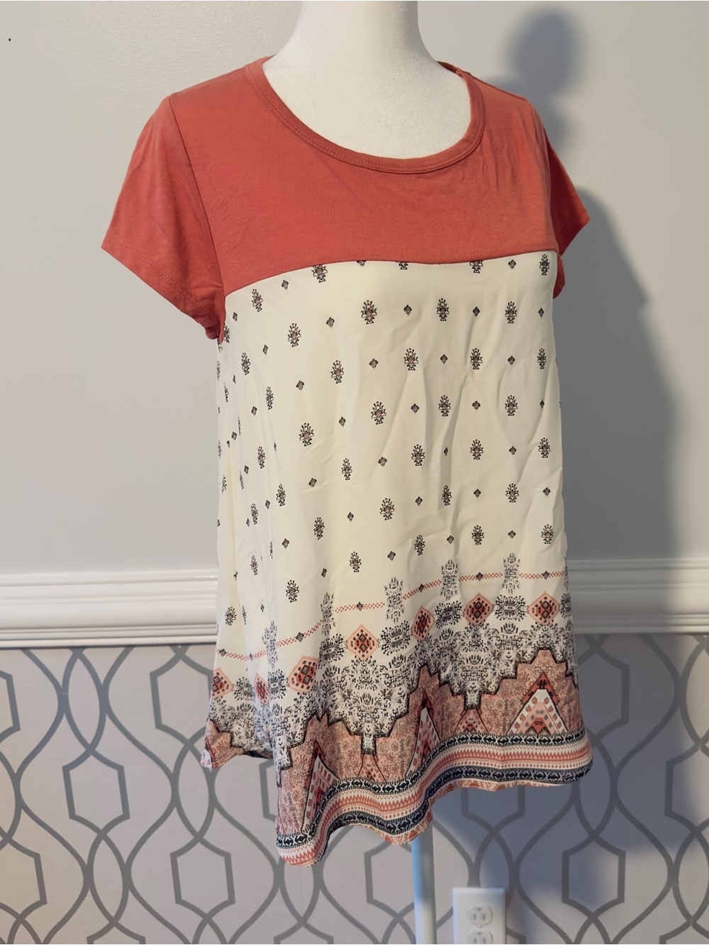 Rewind Womans Multicolor Floral Blouse Shirt SZ M Cap Sleeve Flowing Soft Top